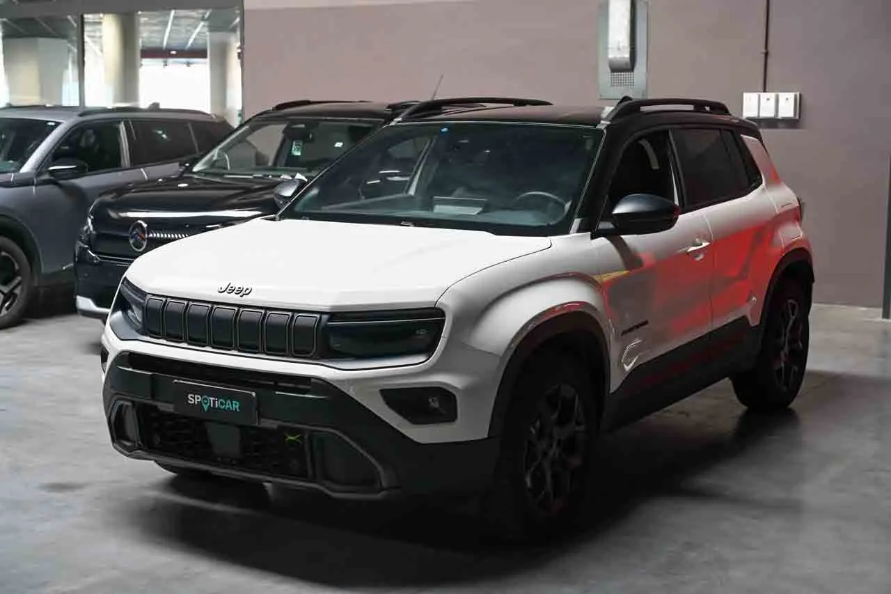 Jeep Avenger 1.2 turbo e-hybrid mhev Overland 4xe 145cv edct6, foto 1 di 19