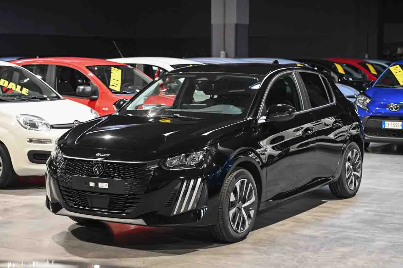 Peugeot 208 Hybrid 110 e-DCS6 Business, foto 1 di 20